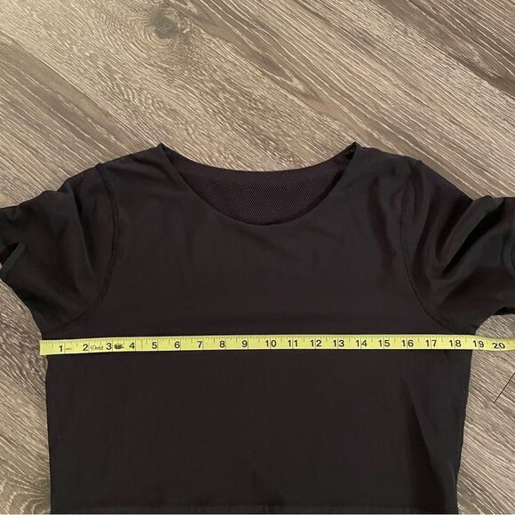 Lululemon mesh on mesh tee - Picture 7 of 9